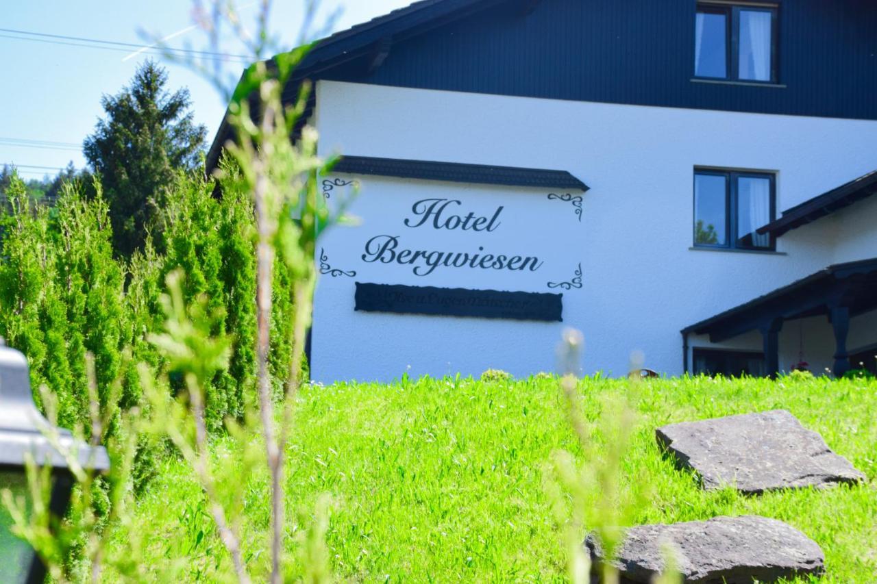 Hotel Bergwiesen - Zimmer Mit Balkon Oder Terasse Lohr Kültér fotó