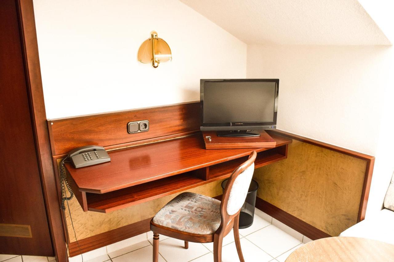 Hotel Bergwiesen - Zimmer Mit Balkon Oder Terasse Lohr Kültér fotó