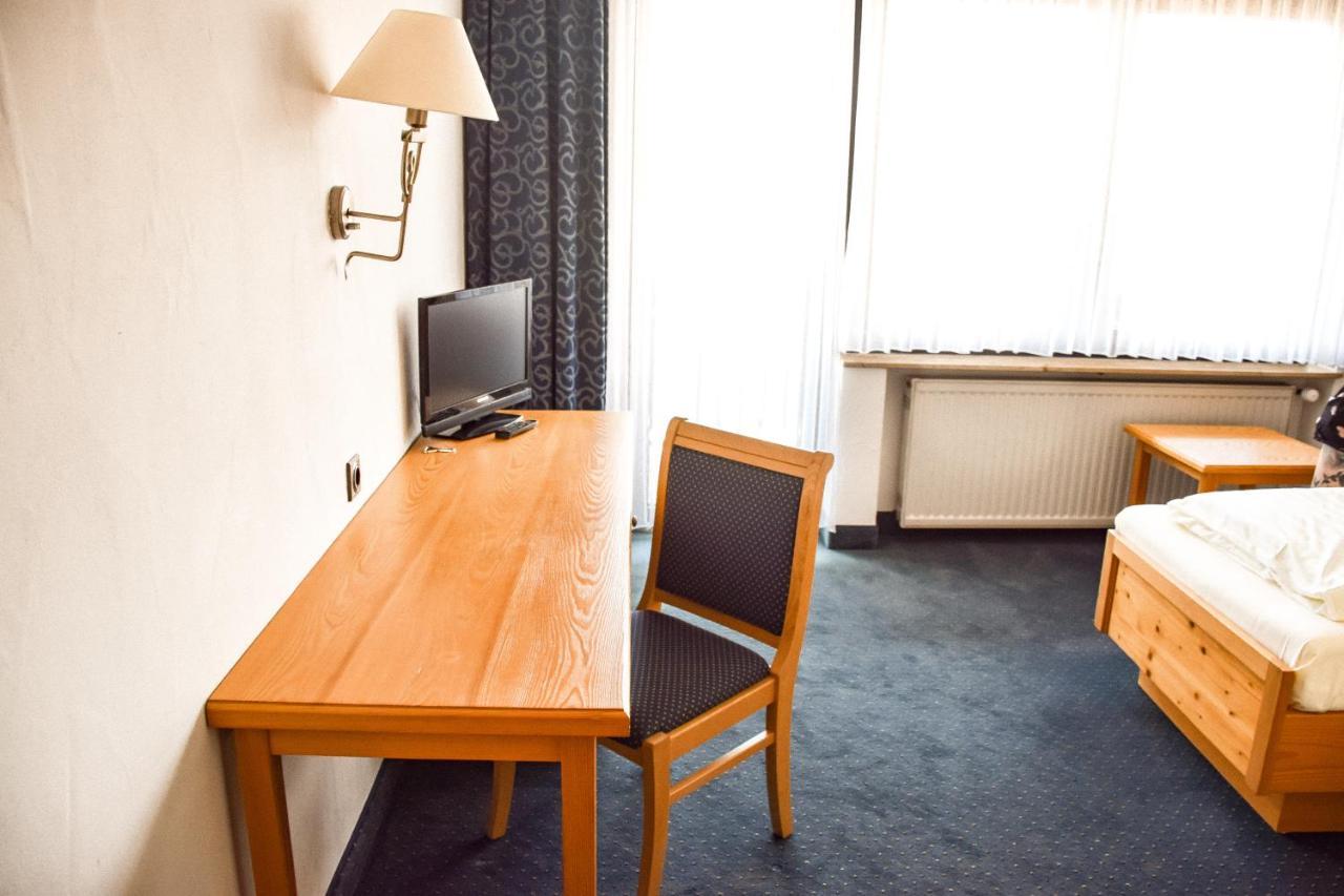 Hotel Bergwiesen - Zimmer Mit Balkon Oder Terasse Lohr Kültér fotó